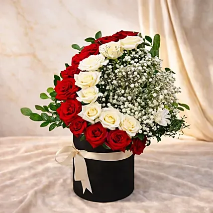 Red and White Roses with Babys Breath Luxury Box: Mothers Day Gifts in Egypt