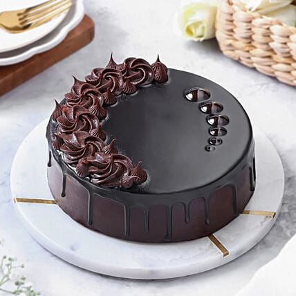 Velvety Chocolate Truffles Cakes Half Kg: Cake Delivery to India