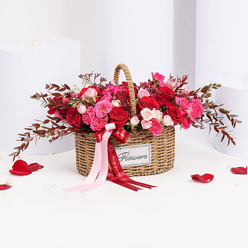Gorgeous Roses Basket: هدايا عيد الأم في الأردن