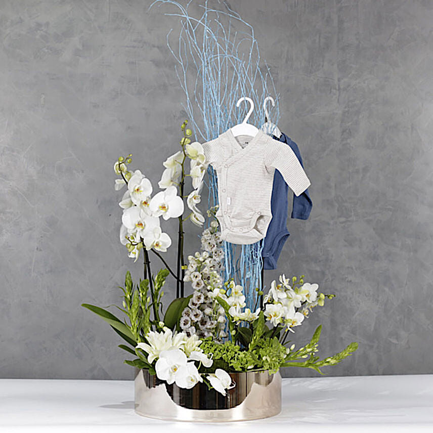 هدية مولود جديد صبي مميزة مرتبة مع ورود فاخرة: kuwait/gifts/get-well-soon