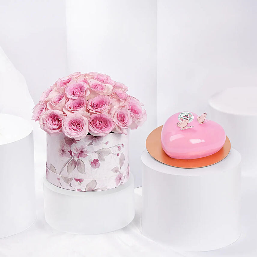 Pink Roses Splendour Box With Heart Shape Chocolate Cake: 