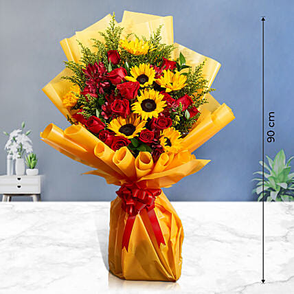 Grand Bouquet Of Roses N Sunflowers: 