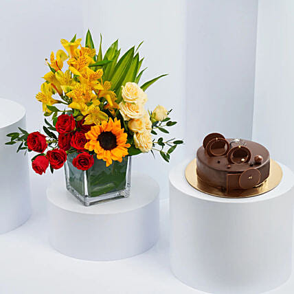 Mix Flowers and Chocolate Fudge Combo: 