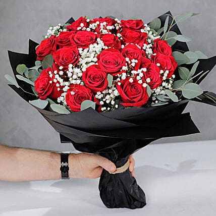 Red roses bouquet: Send Anniversary Gifts to Kuwait