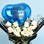 باقة ورود بيضاء جميلة في غلاف أسود مع بالون