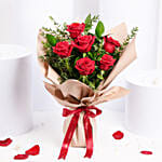 باقة أنيقة - 6 ورود حمراء مع أوكاليبتوس وروسكوس