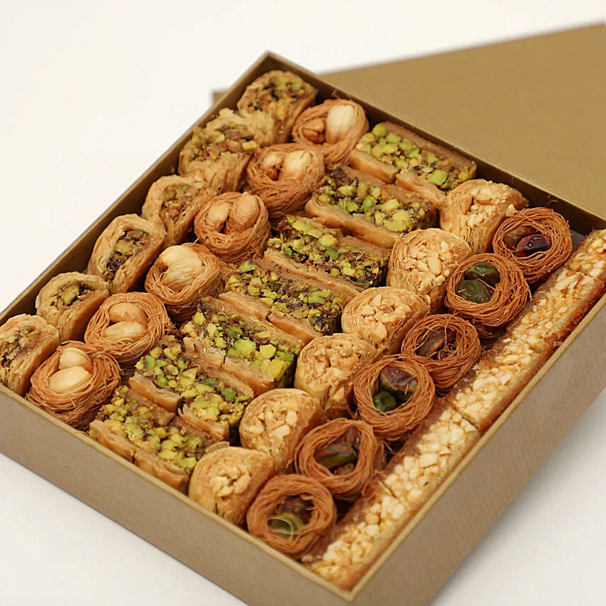 A Medium Box of Luxury Baklava Mix 875g: 