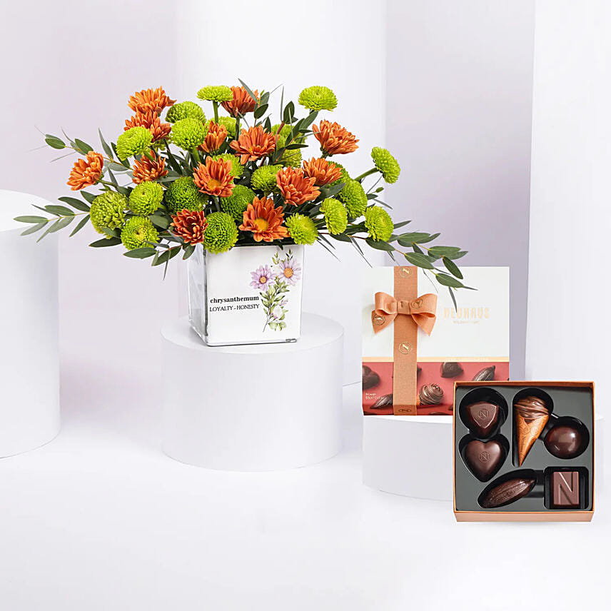 مزهرية أقحوان عيد الميلاد مع بوكس شوكولاتة: باقات ورد اقحوان اونلاين