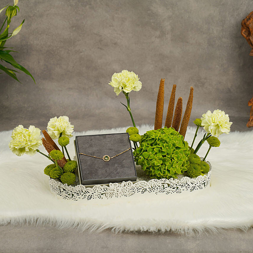 شيروتي سوار مزين مع تنسيق ورد ابيض: مجوهرات