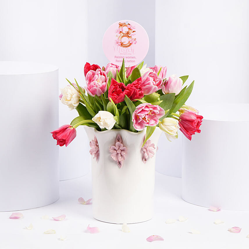 Order Garden Tulips In Premium Vase Online | Same-Day Delivery UAE - Fnp.ae