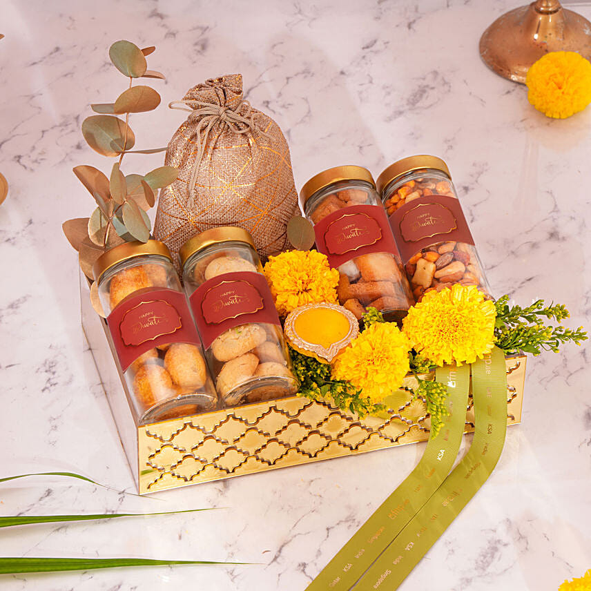 Golden Glow Diwali Hamper: سلال الفواكه المجففة