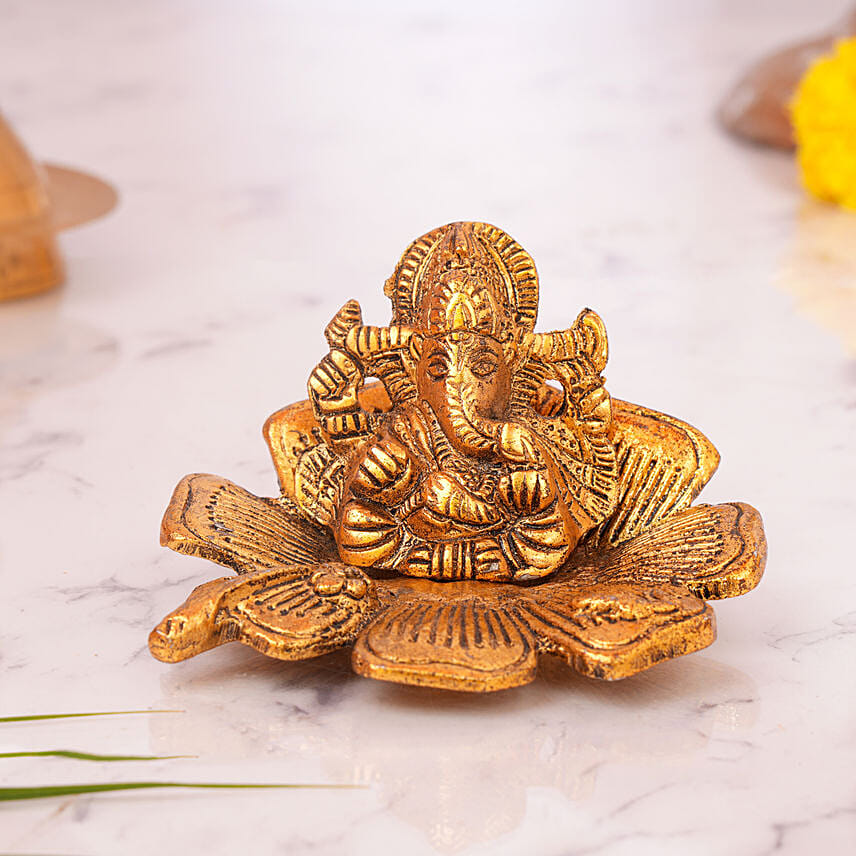 Golden Lotus Ganesha Idol: هدايا التماثيل عبر الإنترنت 
