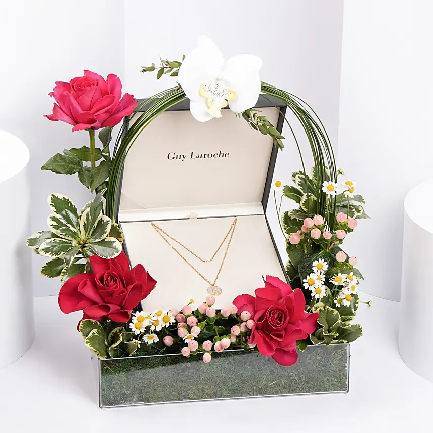 Guy Laroche Mop Crystals Necklace For Her: 