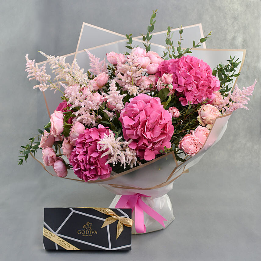 Ma Belle Florals with Godiva Chocolates: 