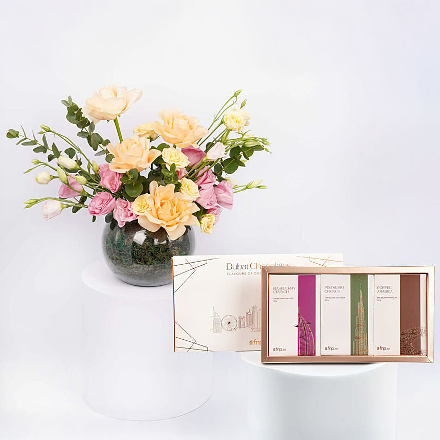كومبو مزهرية ورود متنوعة مع بوكس شوكولاتة دبي: بكج هدايا شوكولاتة اونلاين