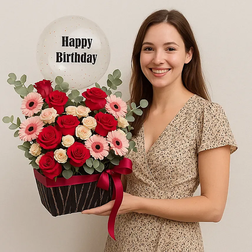 بالون عيد ميلاد مع باقة ورد وجربيرا زهرية: باقة ورد مع بالونات