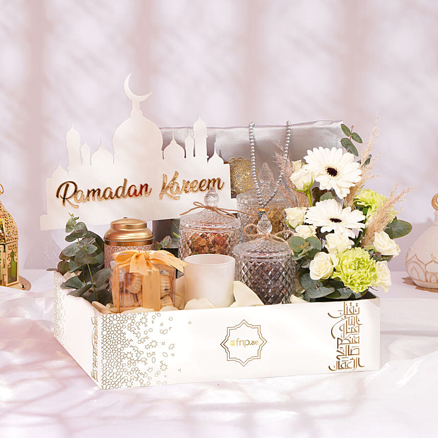 Ramadan Kareem Luxury Gift Hamper: Ramadan Gift Hampers