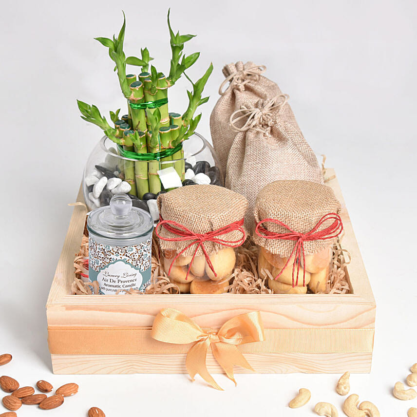 Snack Treat with Bamboo: Gift Hampers 