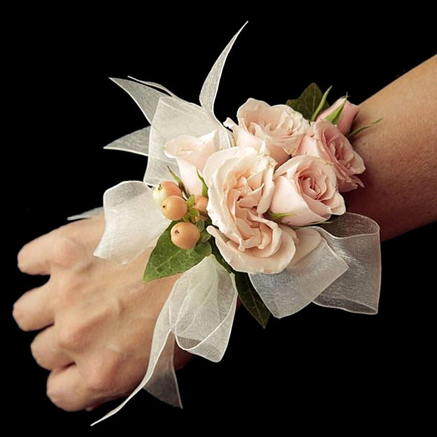 Stunning Peach Flowers Corsage: Flower Jewellery 