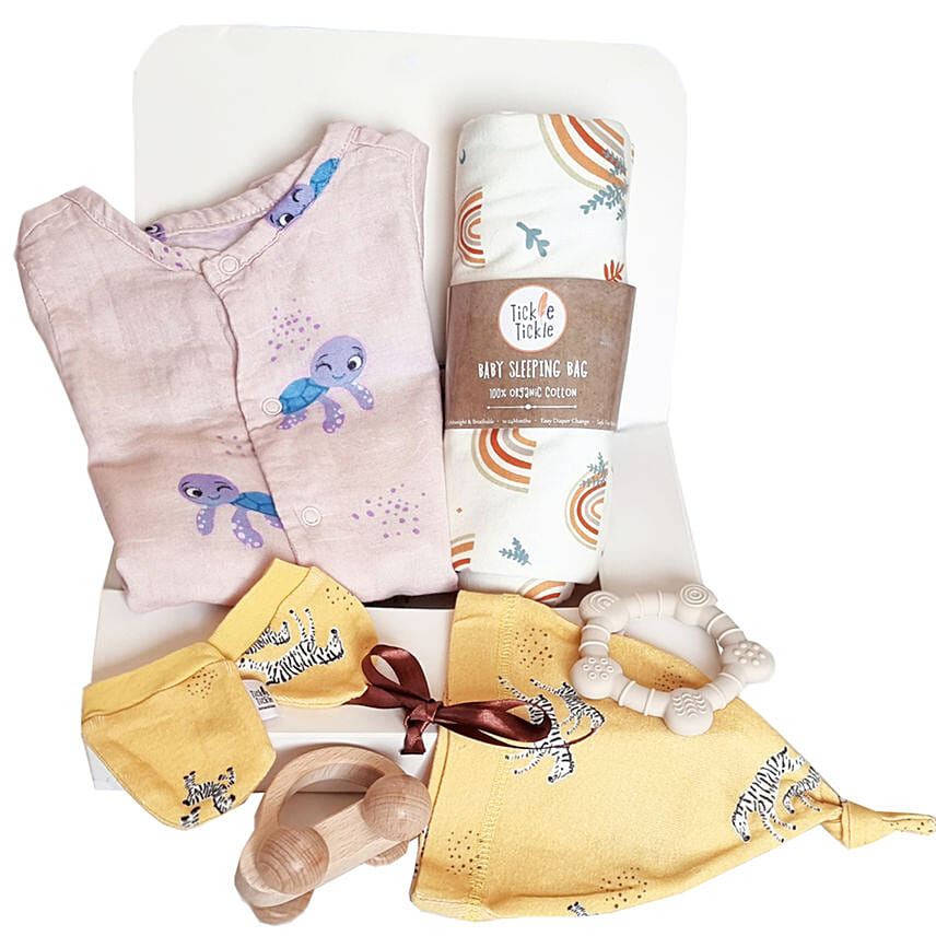 Tickle Tickle Toby Tots Organic Essential New Born Hamper: 
