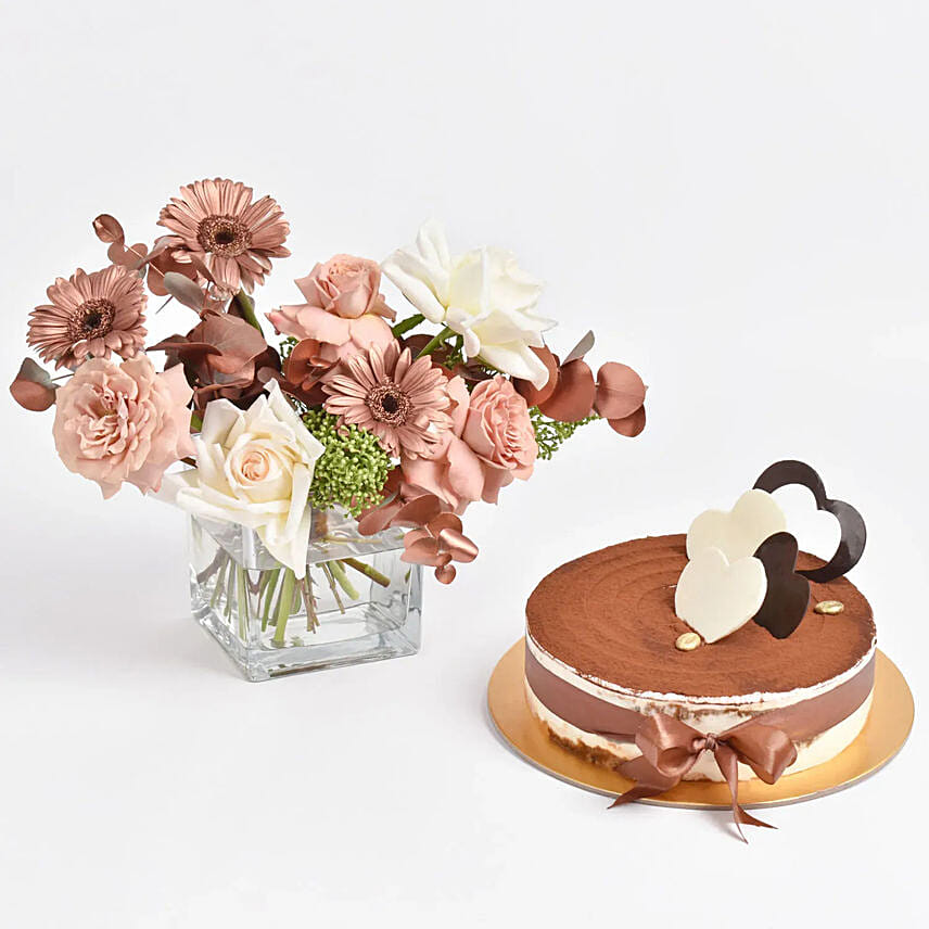 Monochrome Flowers and Tiramisu Cake: Flowers & Cakes