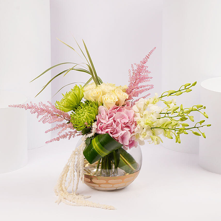 Serene Bloom Arrangement in Glass Vase: Flower Delivery in Abu Dhabi