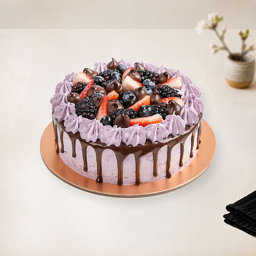 Delicious Chocolate Berry Cake: Chocolate Cake