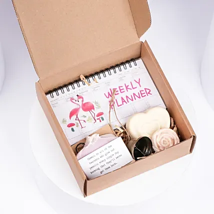 بكج هدايا للمعلم | مجموعة التقويم الاسبوعي: تنسيقة هدايا مستلزمات شخصية