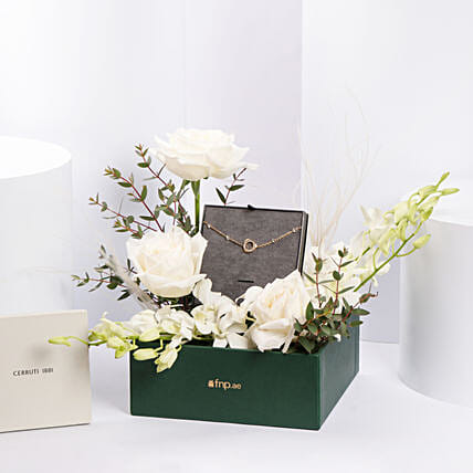 Cerruti 1881 Bracelet Gift Basket For Her: Christmas Ornaments