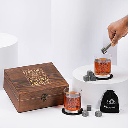 طقم هدية الويسكي للأب: تنسيقات هدايا جديدة