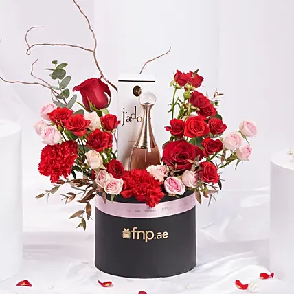 بوكس ورد الحب مع عطر ديور جادور نسائي: هدايا فخمة