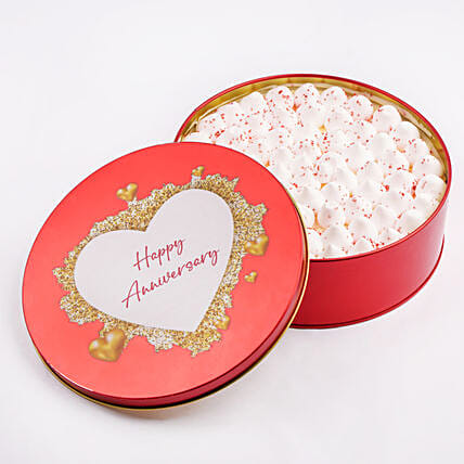 كيكة ريد فيلفت لذيذة في بوكس عيد الزواج: كيكات علب قصدير اونلاين 