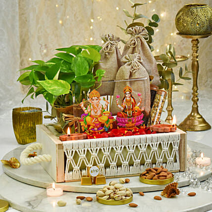 Laxmi Ganesha Blessings Hamper: بوكسات فواكه مجففة اونلاين 