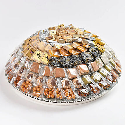 حلويات وافي جورميه - شوكولاتة  ونوغا ومكسرات  في صينية: هدايا وافي غورميه اونلاين 