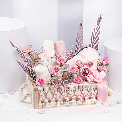 Personal Care Hamper For Her: Friendship Day Gifts