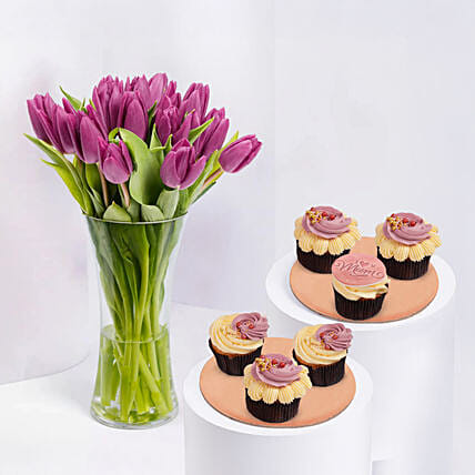 عناق أرجواني لأمي | كومبو ورد وكب كيك: كيك و ورد عيد الأم اونلاين 