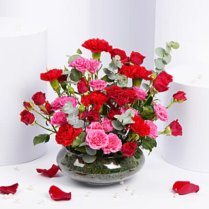 Roses Charm in Glass Dish: Rose Bouquets