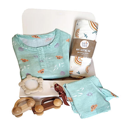 Tickle Tickle Toby Turtle Organic New Born Hamper: 