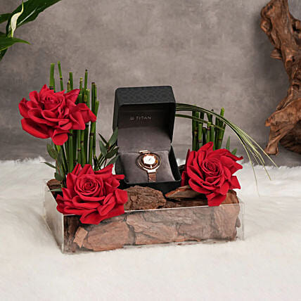 ساعة راغا تيتان نسائية مع باقة ورد احمر: هدايا الزفاف اونلاين 