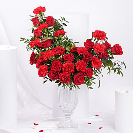 Forever Yours Flower Arrangement: تنسيقات ورود