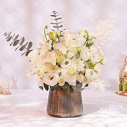 مزهرية ورود عيد مبارك: باقات ورد أبيض اونلاين 