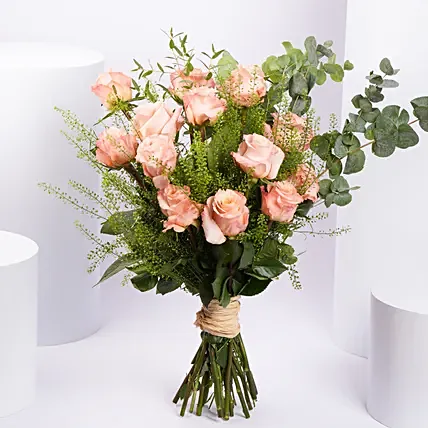 مسكة يد ورد خوخي: باقات ورد