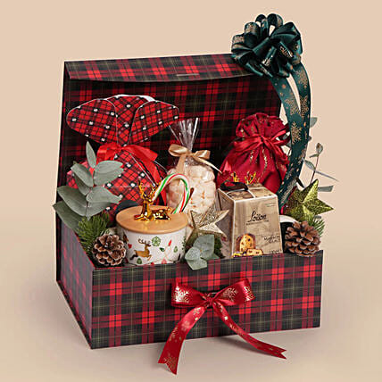 Traditional Christmas Hamper: تنسيق هدايا الكريسماس