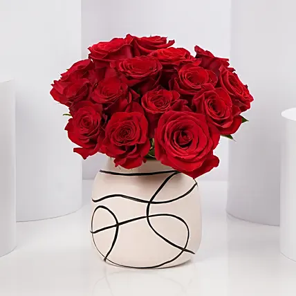 فازة ورد الفالنتاين جوري احمر: هدايا كيك وورد الفالنتاين 