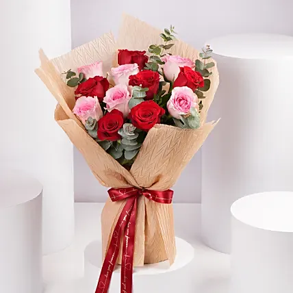 Valentine Special 12 Roses Bouquet: هدايا الفلنتاين