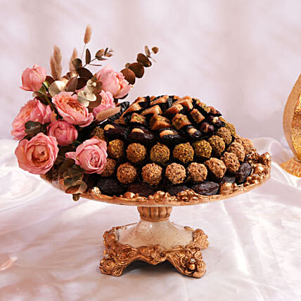 Ramadan Bliss Premium Dates And Sweets Platter: Fresh and Premium Dates Box