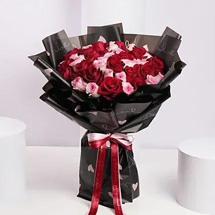 Romantic Red And White Rose Flower Bouquet: Gifts 