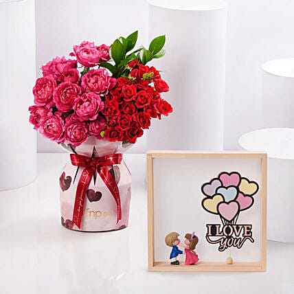 باقة ورد وردي مع فريم حب مضيء: All Occasions-gifts