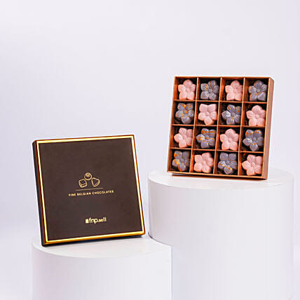 علبة شوكولاتة الزهور الفاخرة: هدايا يوم المرأة اون لاين 