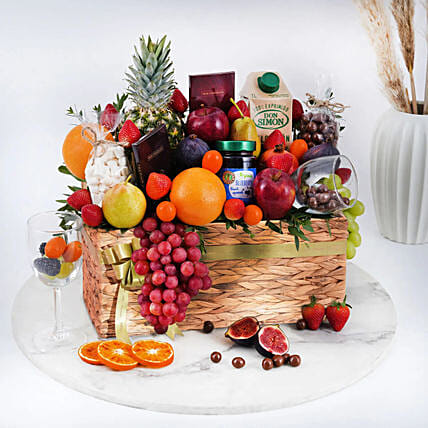 The Healthy Choice Basket: Fresh Fruit Basket 